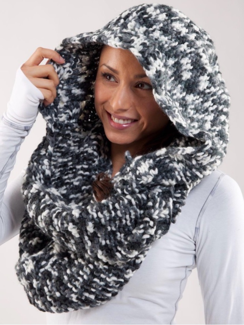 Lululemon Hickey Hider - Scarf & Gloves - Black & White Space Dye